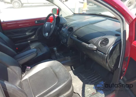 2006 Volkswagen New Beetle 2.5 из США, поврежденный, VIN 3VWRW31C56M402017